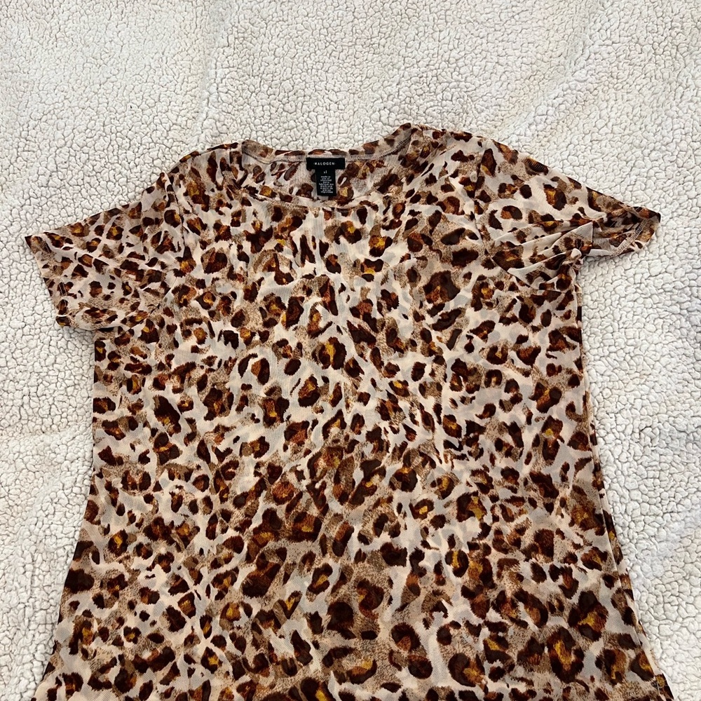 Cute animal print, knit top. Like new.